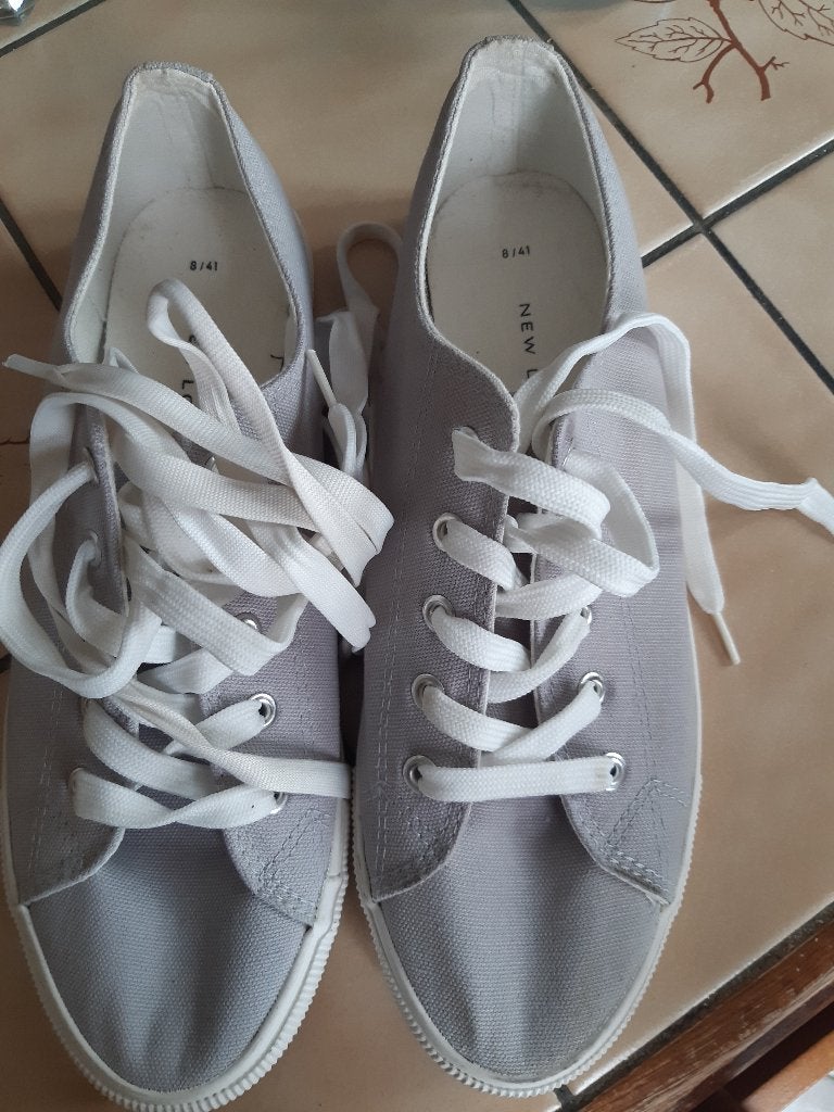 Sneakers grises en toile « New Look ». P : 41, Vêtements | Femmes, Chaussures, Neuf, Gris, Sneakers et Baskets, New look