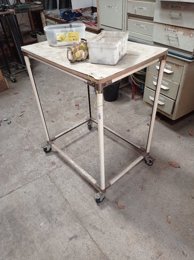 materiaaltafel op wielen, Enlèvement, Utilisé