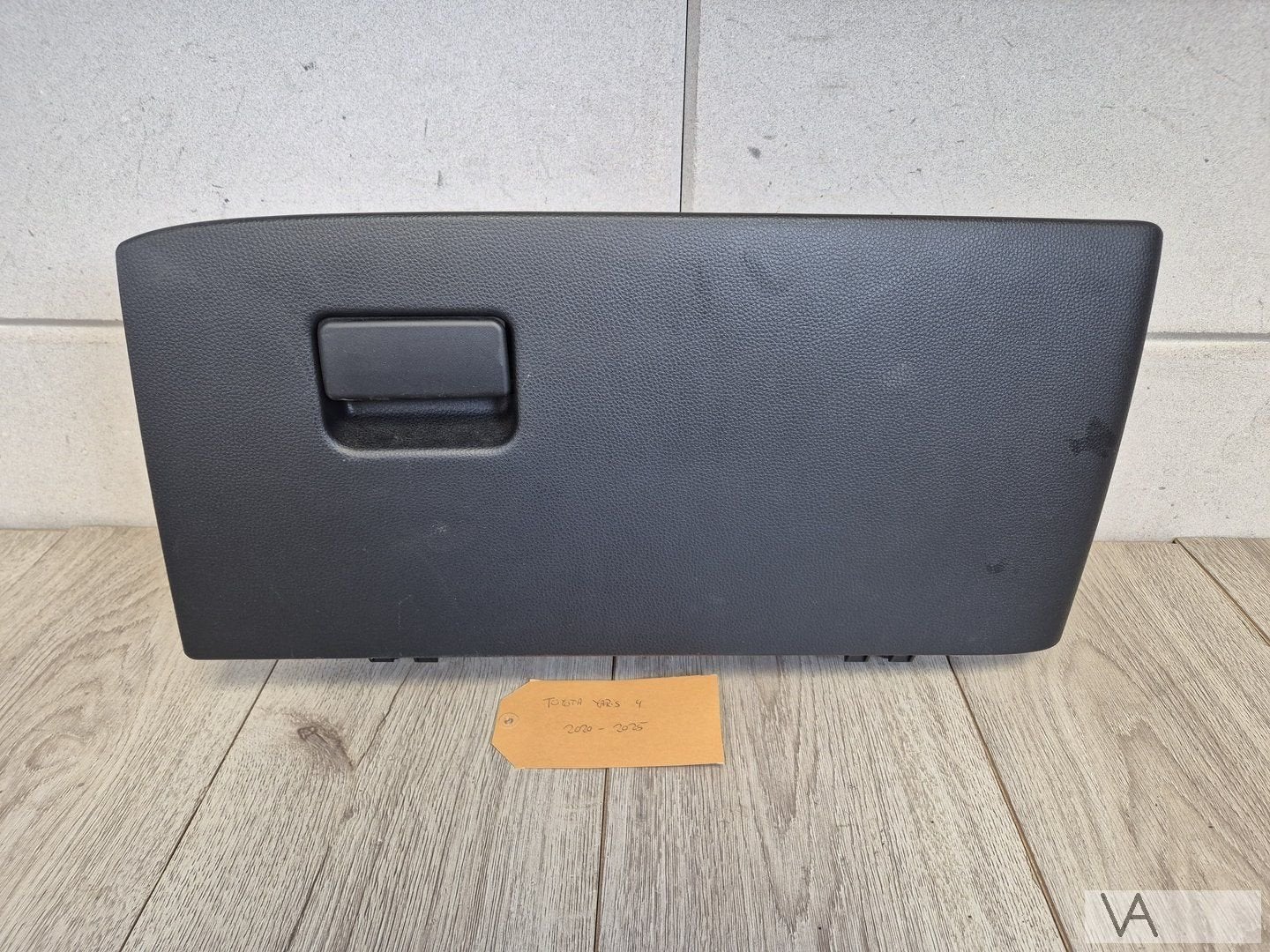 Toyota Yaris 4 2020 - 2025 dashboardkastje handschoen vakje, Gebruikt, -, -, Ophalen of Verzenden