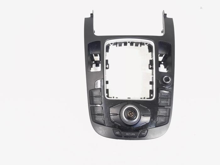 Panneau de commandes navigation d'un Audi A4, -, 3 mois de garantie, Audi, Utilisé