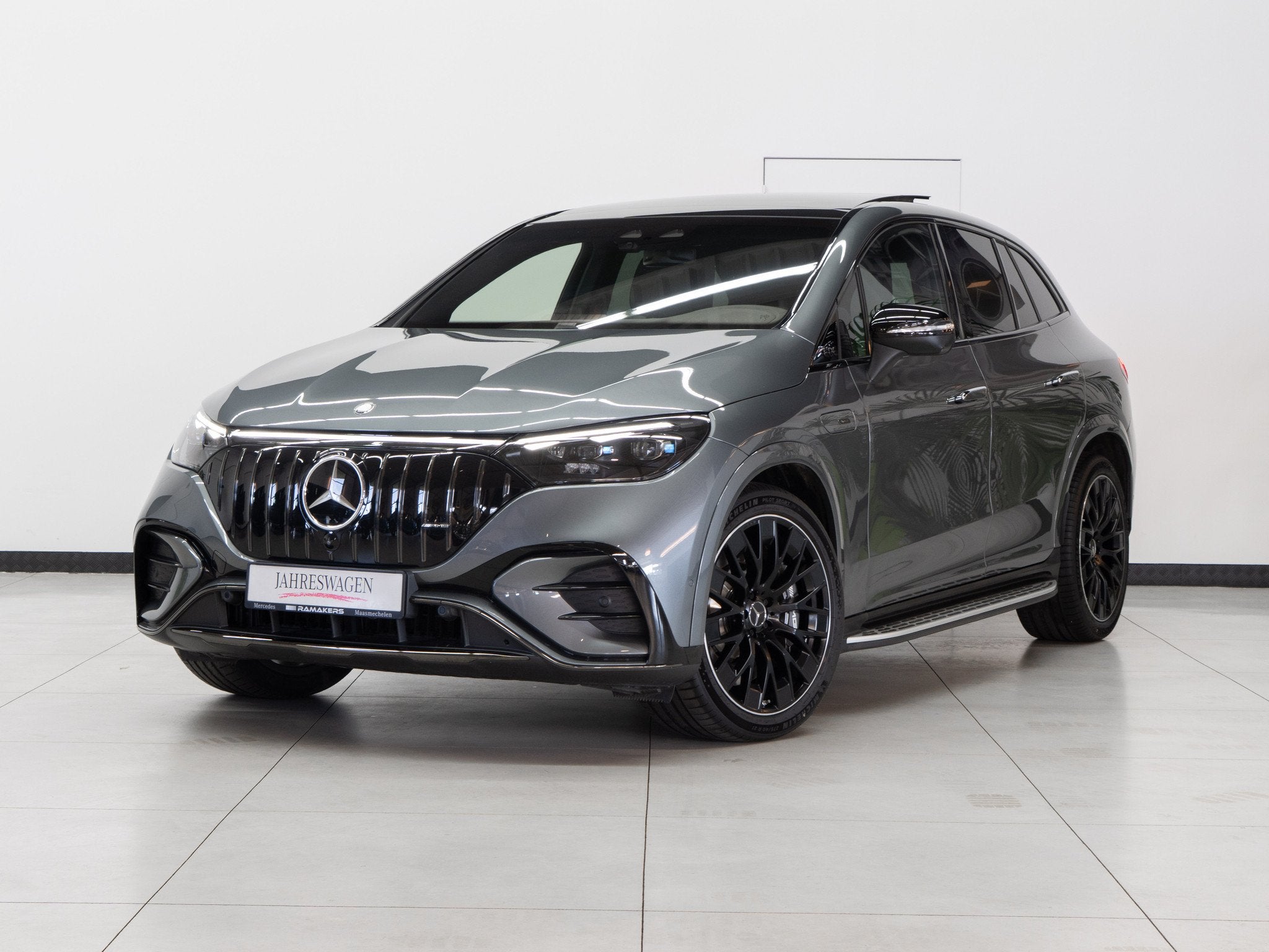 Mercedes-Benz EQE SUV 43 AMG 4M Night-II 21" HYPERSCREEN Air, Automaat, Gebruikt, Zwart, Leder
