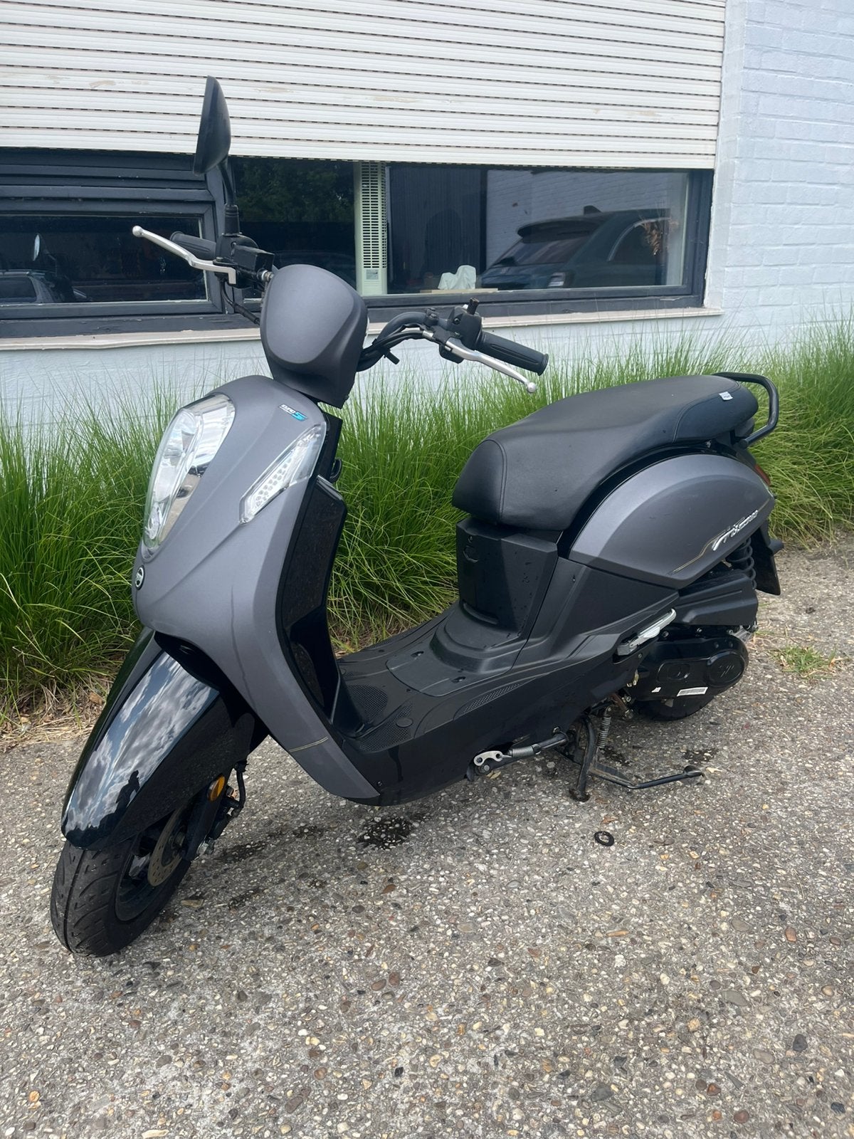 Sym mio 50i 2023 A-klasse scooter, Fietsen en Brommers, Scooters | SYM, Mio, Klasse A (25 km/u), Zo goed als nieuw, Benzine