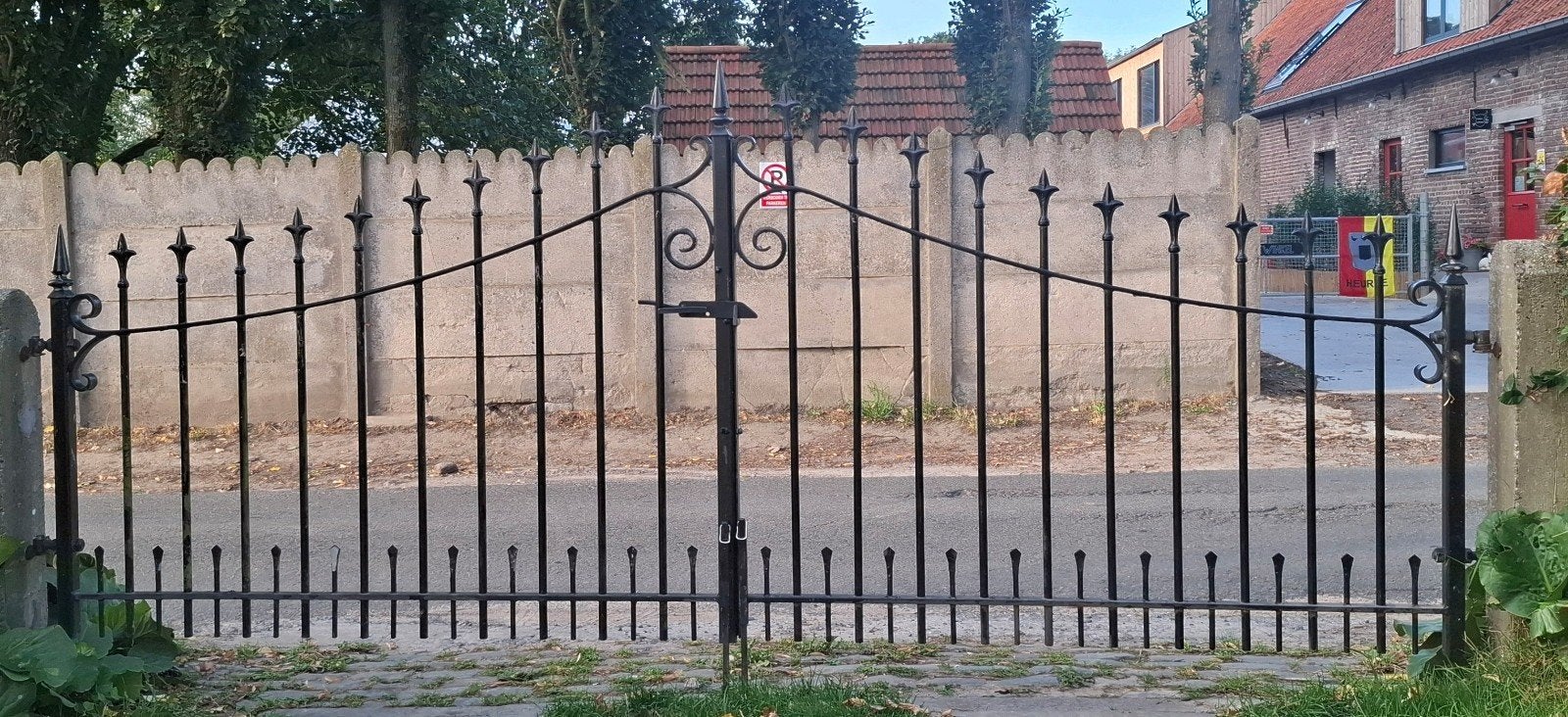 Oud smeedijzeren hekwerk in goede staat 334cm netto, Tuin en Terras, Ophalen, Gebruikt, IJzer, Sierhekwerk