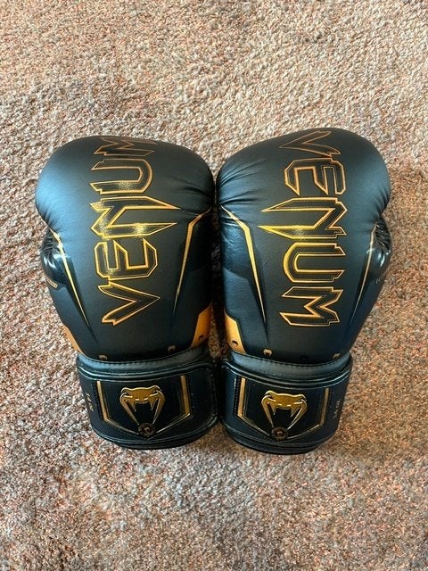 Venum Elite Evo 14oz, Ophalen of Verzenden, Zo goed als nieuw, Bokshandschoenen