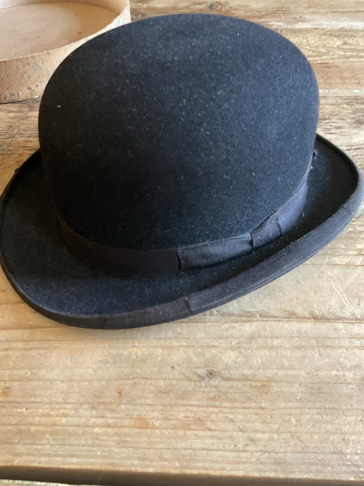 Antieke bolhoed met originele doos en verhaal, Kleding | Dames, Ophalen of Verzenden, Zo goed als nieuw, Hoed