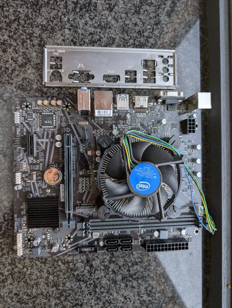 Intel Core i3-10100 + GIGABYTE H510M H V2 Bundel, Computers en Software, Moederborden, DDR4, Ophalen of Verzenden, Zo goed als nieuw