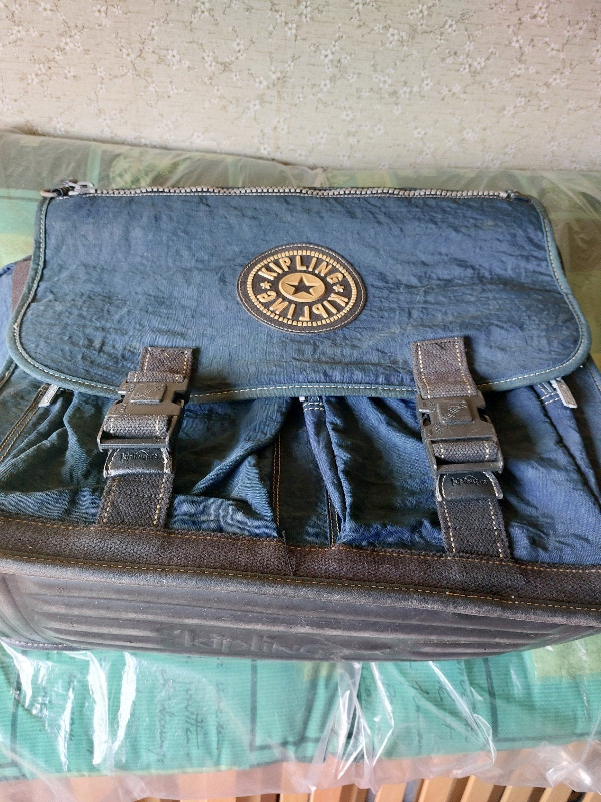kipling boekentas, Ophalen