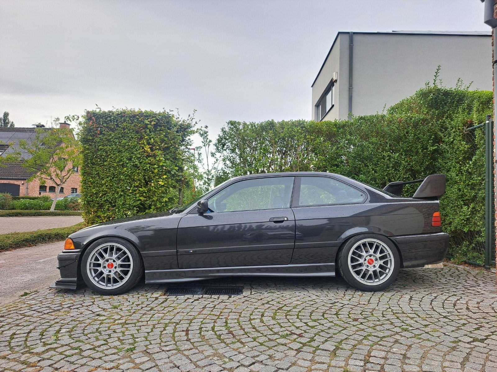 e36 320i coupe, Auto's, Achterwielaandrijving, Zwart, Zwart, Handgeschakeld