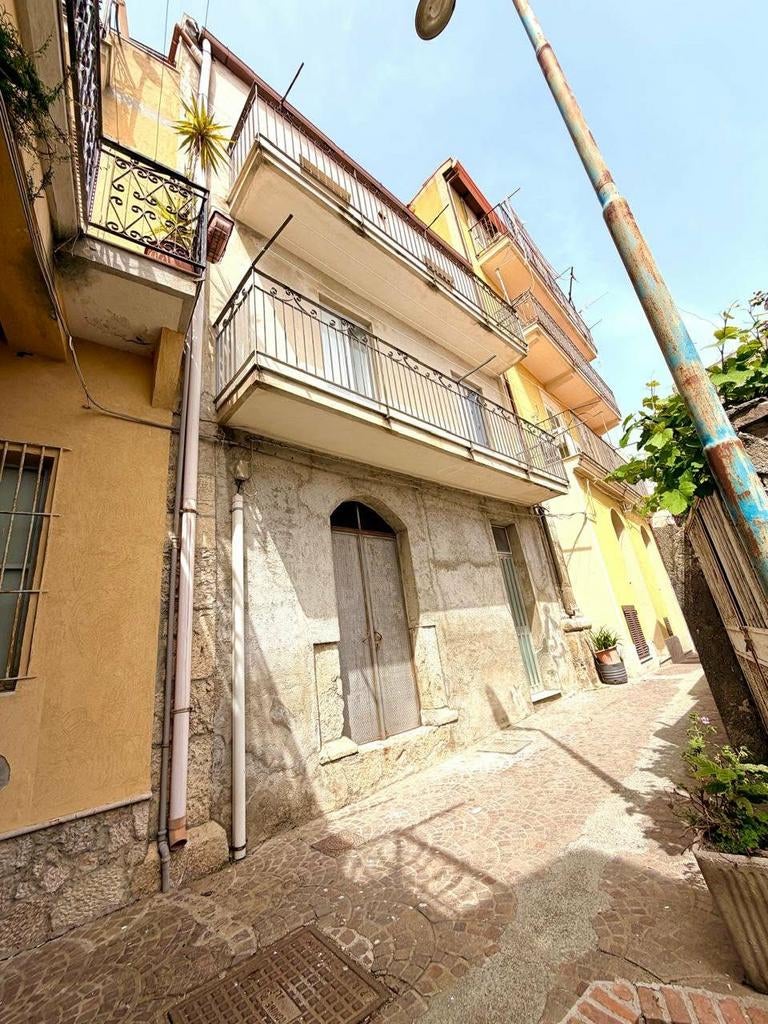 Bloc de 2 maisons - 3 étages Messina, Sicile Vente