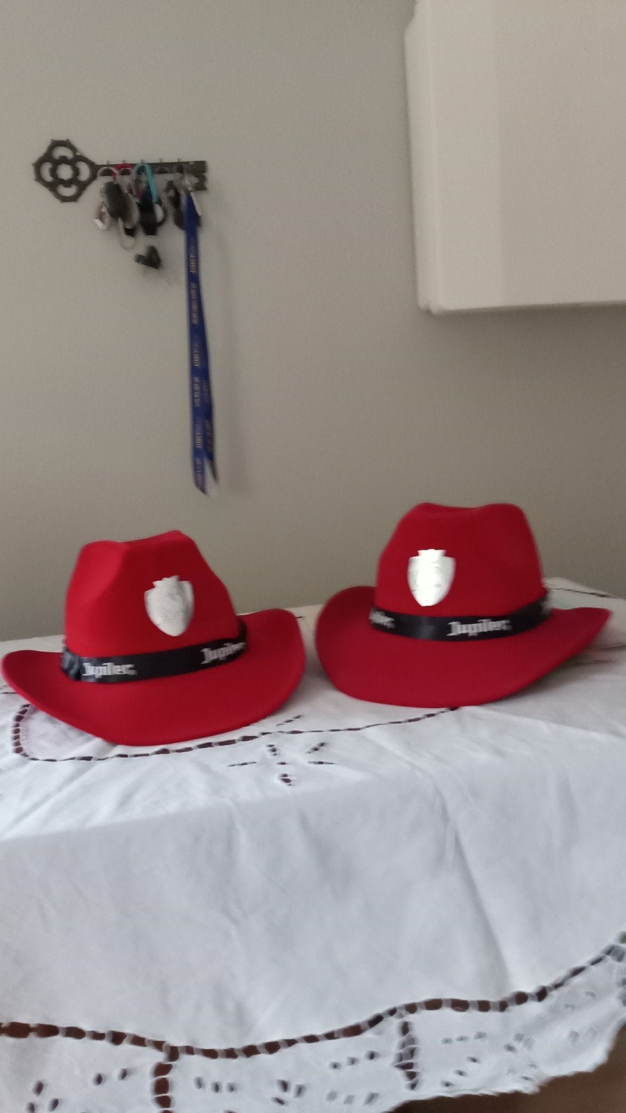 Chapeaux DE coybow rouges homme 3€pièce 🔥😈6€ pour les, Enlèvement ou Envoi, Comme neuf, Rouge, Autres types