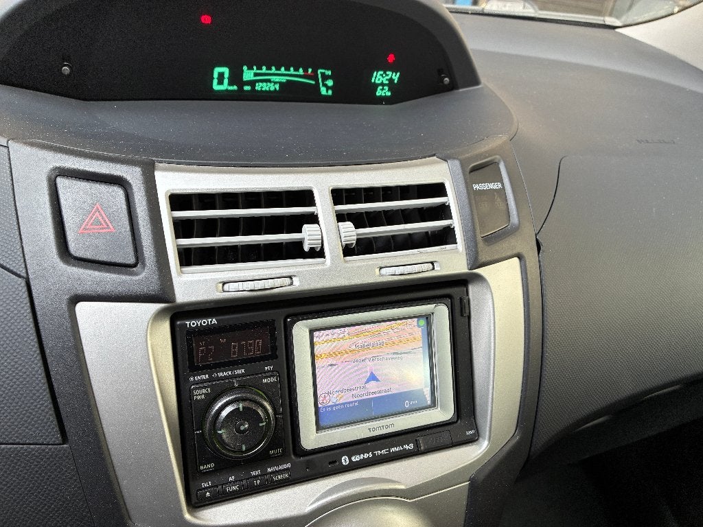 TOYOTA Yaris Avec pass auto 4950€, Achat, Boîte manuelle, Noir, 5 portes