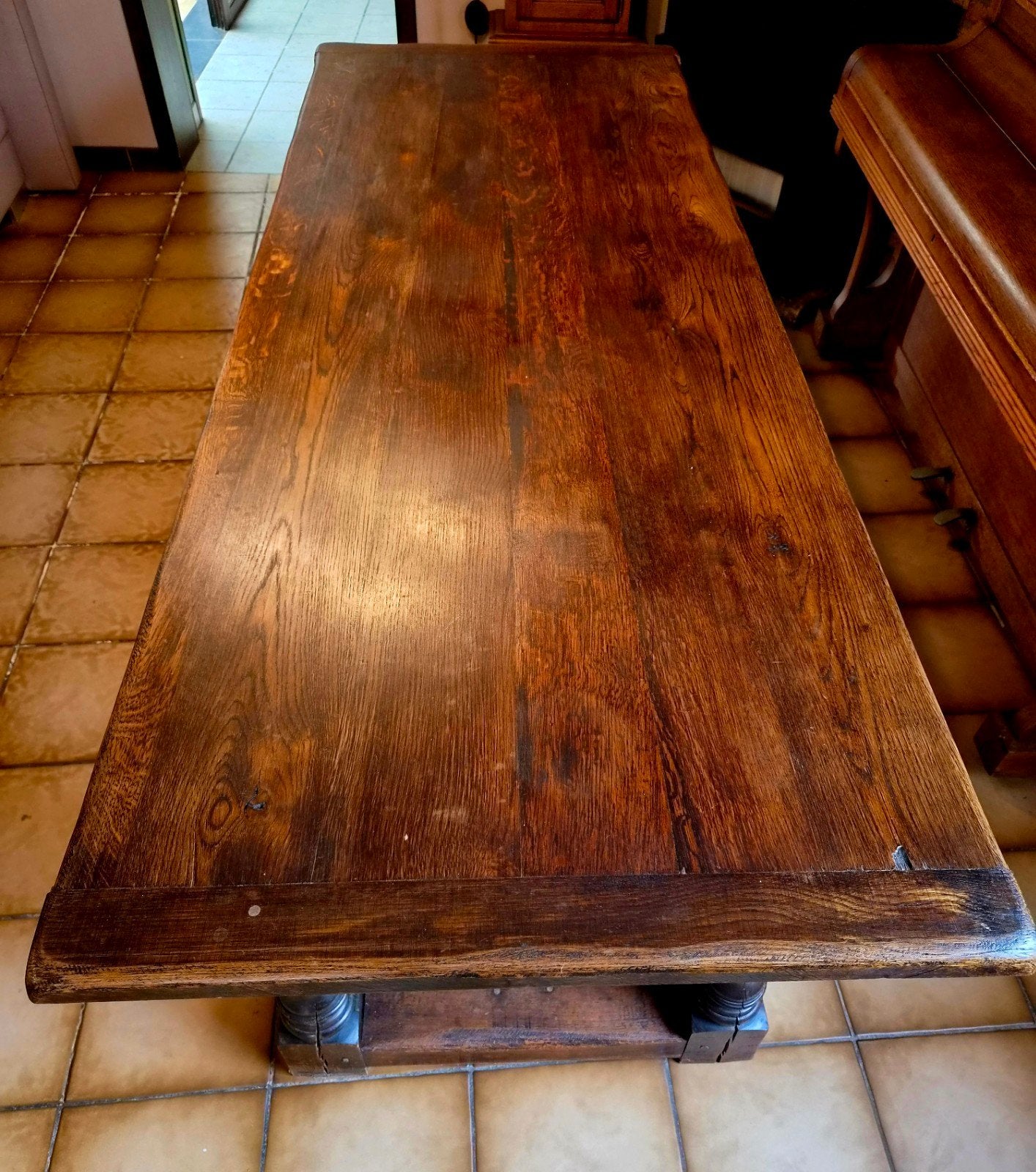 Eiken eettafel, Enlèvement