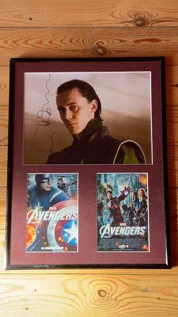 Tom Hiddleston/Loki gesigneerde foto in kader, Verzamelen, Ophalen, Zo goed als nieuw