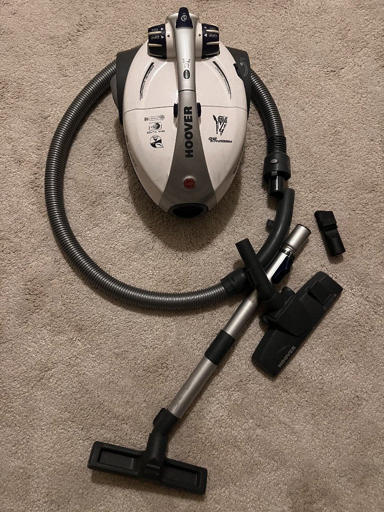 Aspirateur Hoover 700W avec accessoires et 3 filtres, Electroménager, Enlèvement, Utilisé, Accessoires inclus