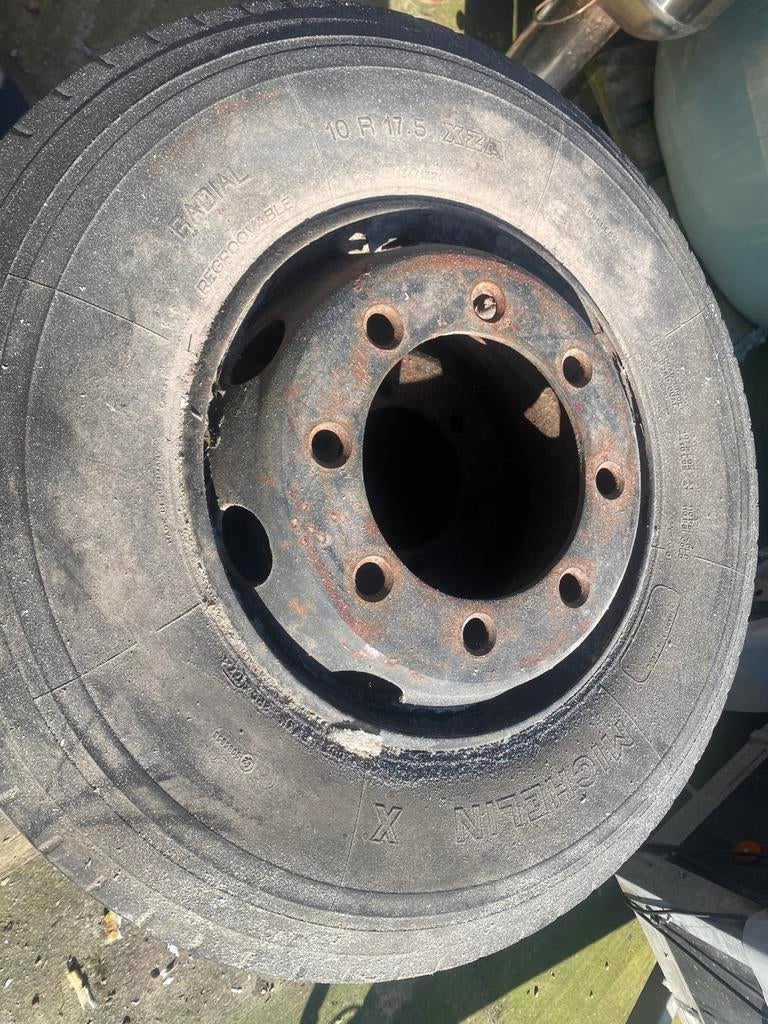 Vrachtwagen banden met velg, Ophalen