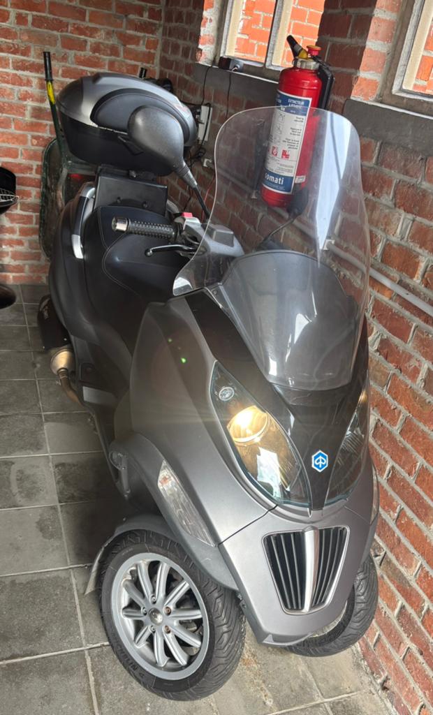 Piaggio MP3 400