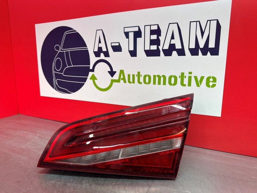 FEU ARRIÈRE DROIT Audi RS 3 Sportback (8VA / 8VF), Auto-Union-Straße  1,
85057  Ingolstadt, DE, Info@audi.de, Audi, Utilisé