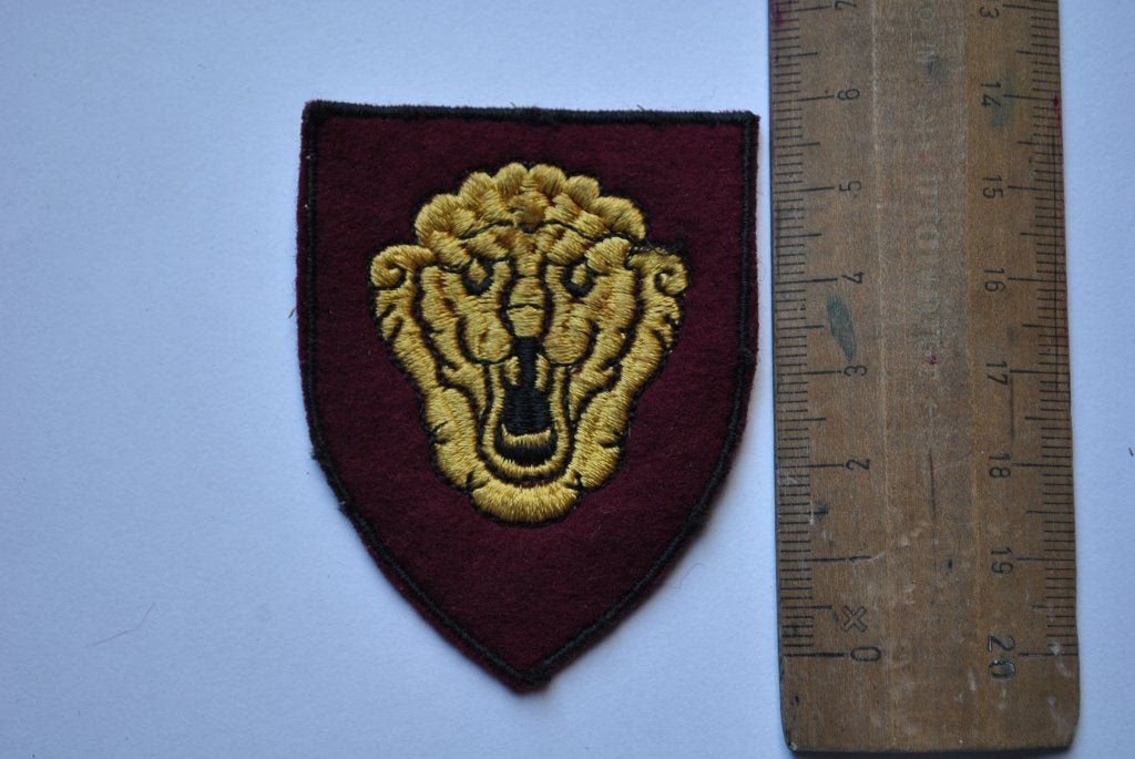 Ecusson en tissu brodé Brigade Piron ? (6.2 x 5 cm) bon état, Collections, Enlèvement ou Envoi, Armée de terre, Emblème ou Badge