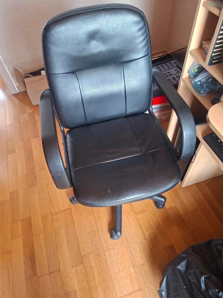 Bureaustoel  kleur zwart leder, Ophalen, Bureaustoel