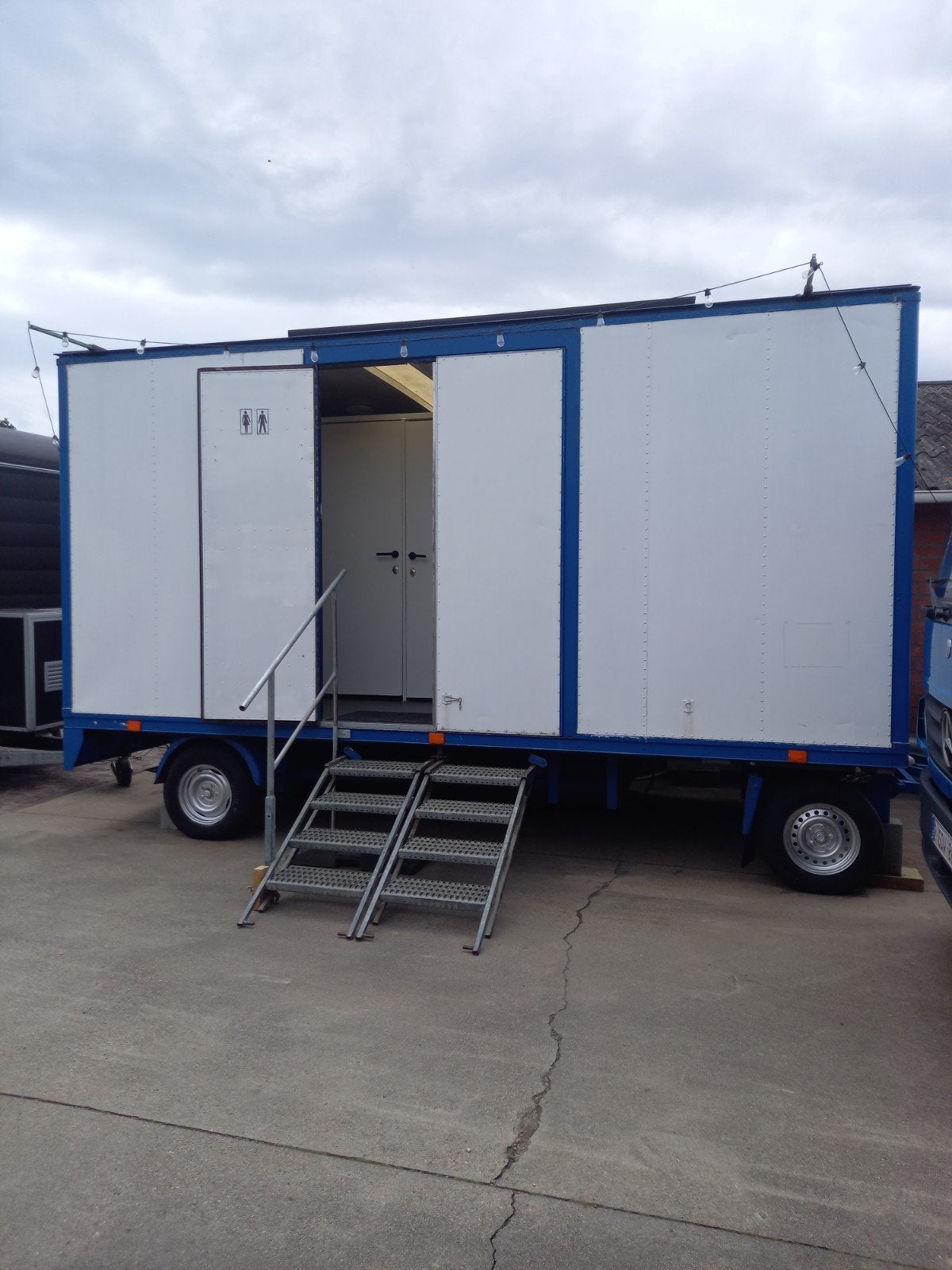 Verhuur van wc/toilet wagens, Enlèvement