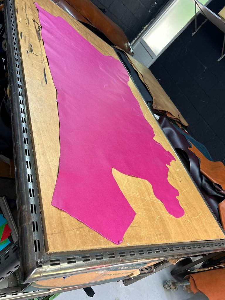 Fusia roze kleur halve huid 1.0 mm dikte stug&geprint A-286, Ophalen of Verzenden, Roze