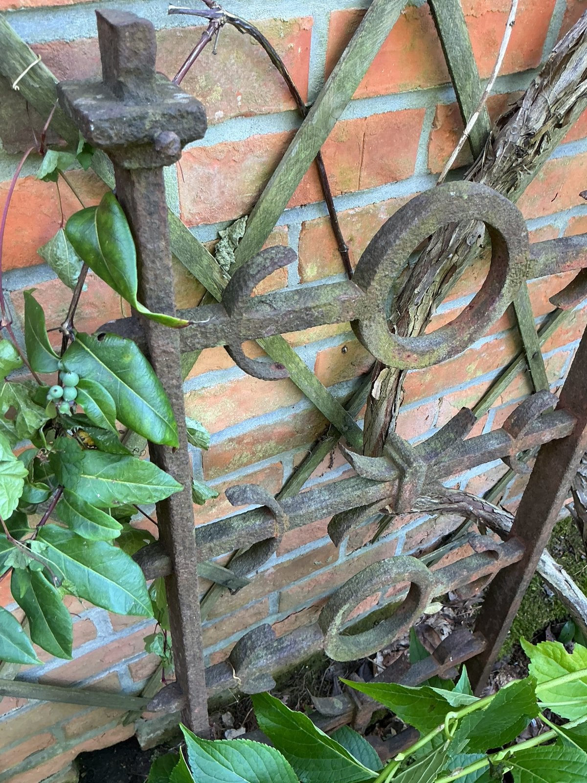 Zware antieke gietijzeren balustrade, ornament, Ophalen