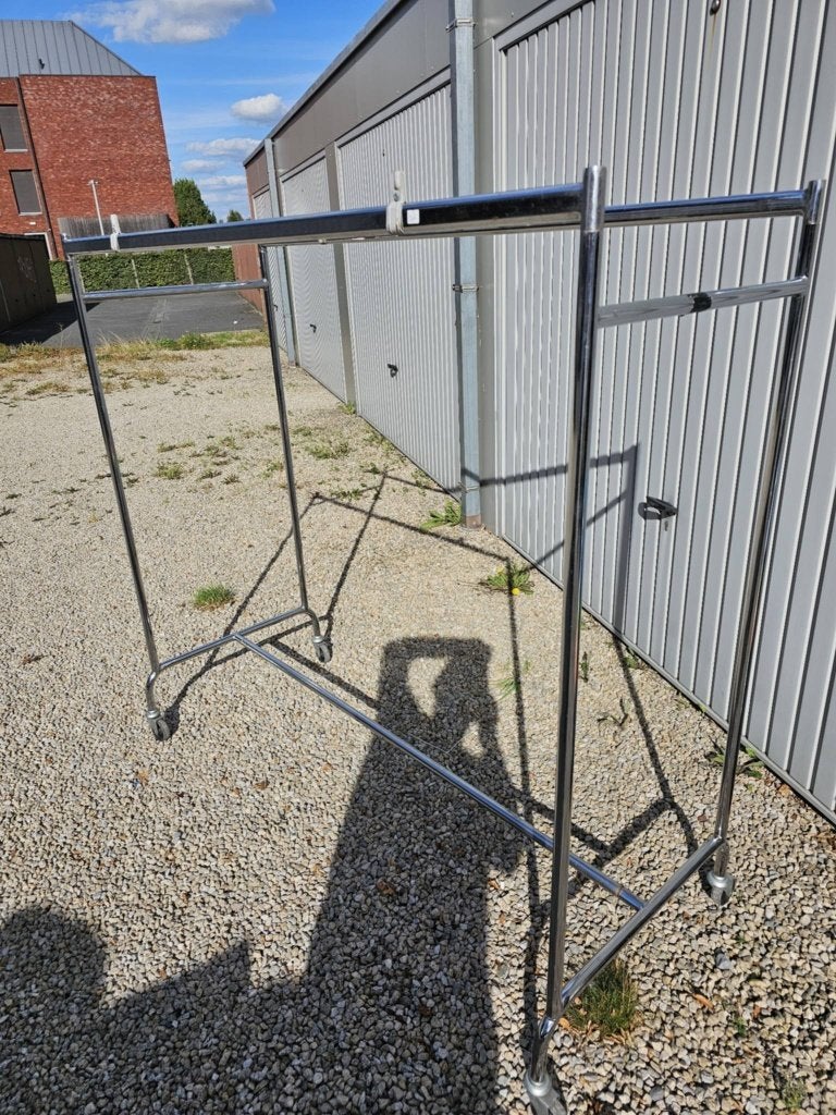 Groot en stevig dubbel kledingrek die demonteerbaar is 75€, Vêtements | Femmes, Enlèvement, Avec roues, Utilisé