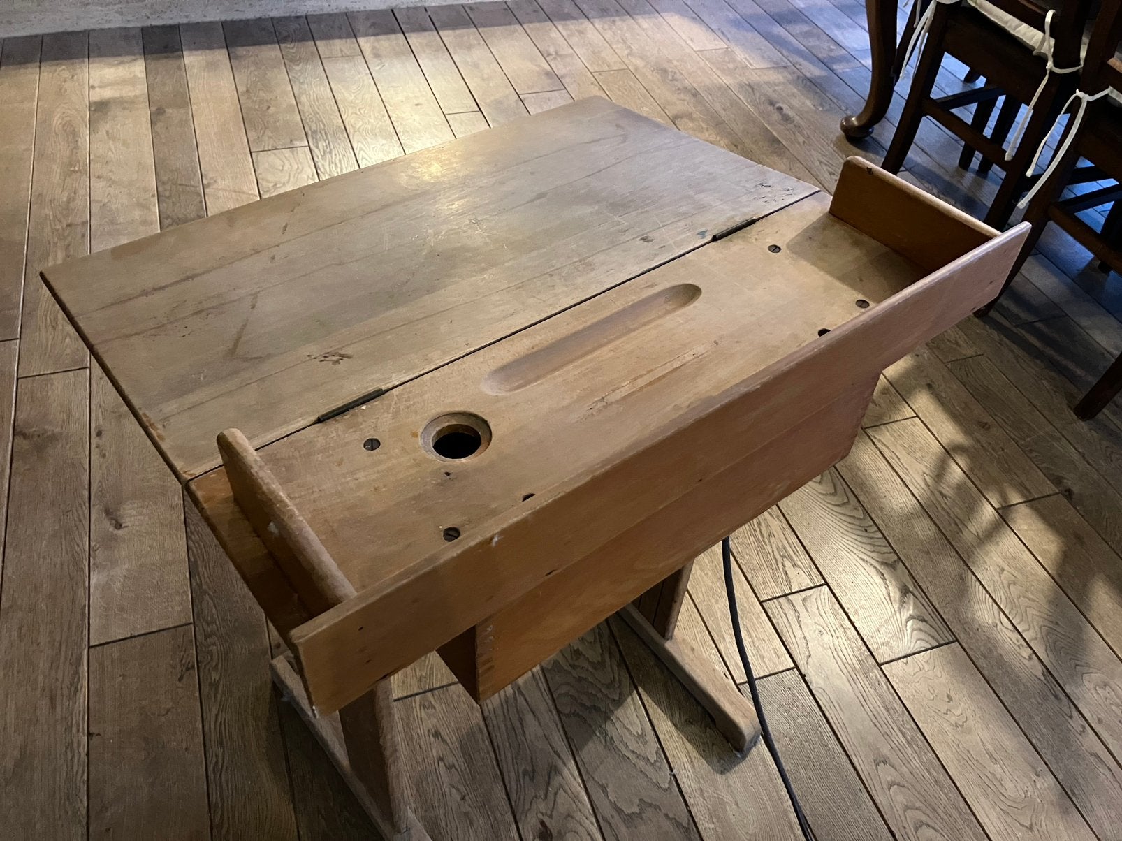 Ancien bureau d’écolier, Bureau d'écolier, Vintage, Utilisé, Bois