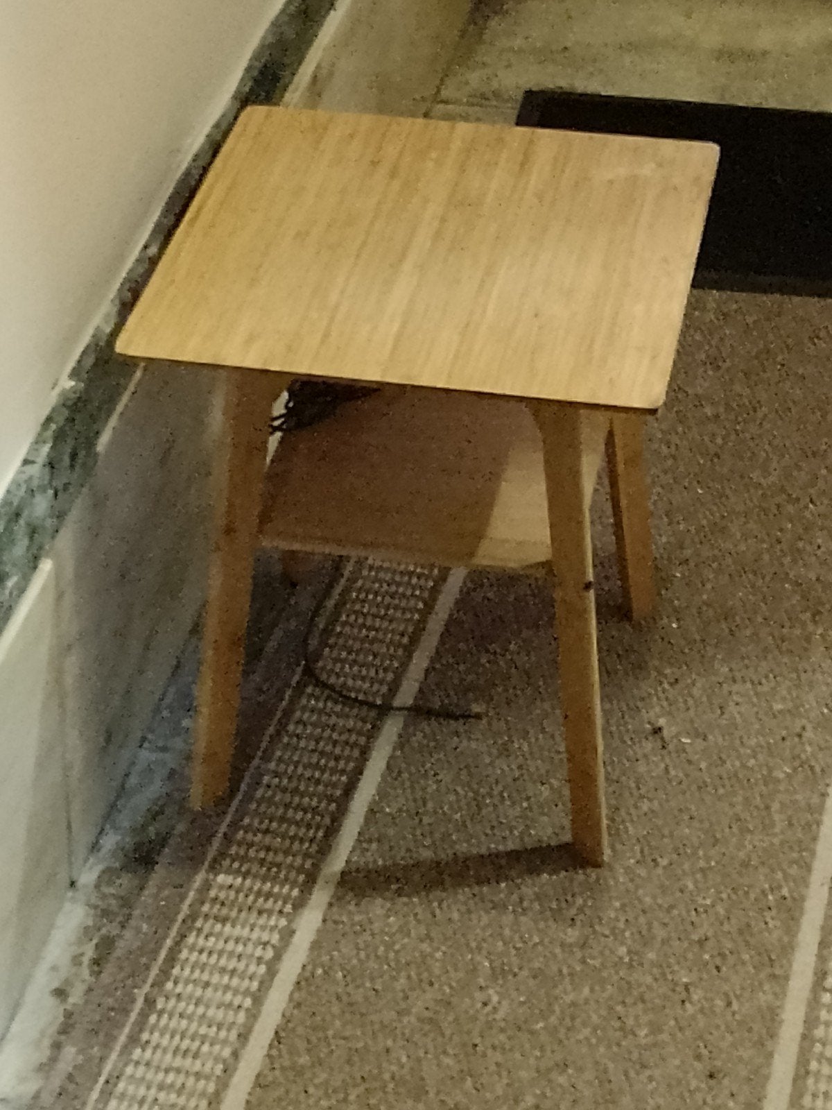 table en bois de bambou à 100 % avec connexion sans fil 35 e, Enlèvement, Comme neuf, Bois