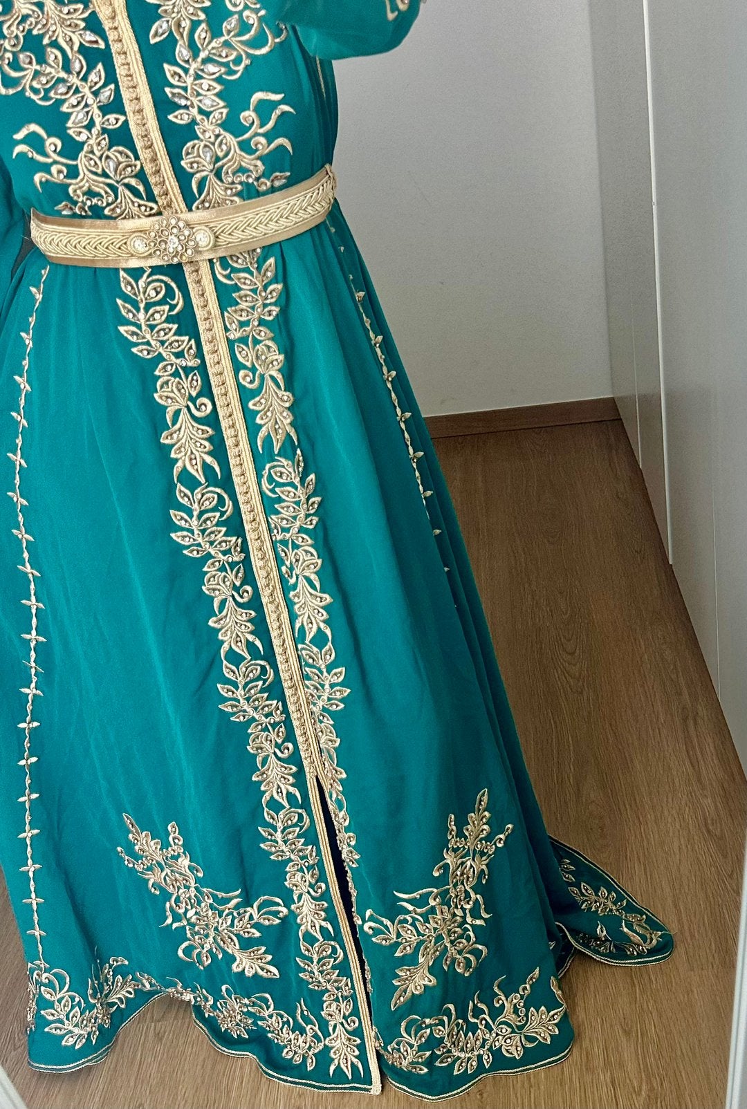 Caftan brodé avec ceinture#caftan#chic, Kleding | Dames, Overige typen, Overige kleuren, Gedragen, Ophalen