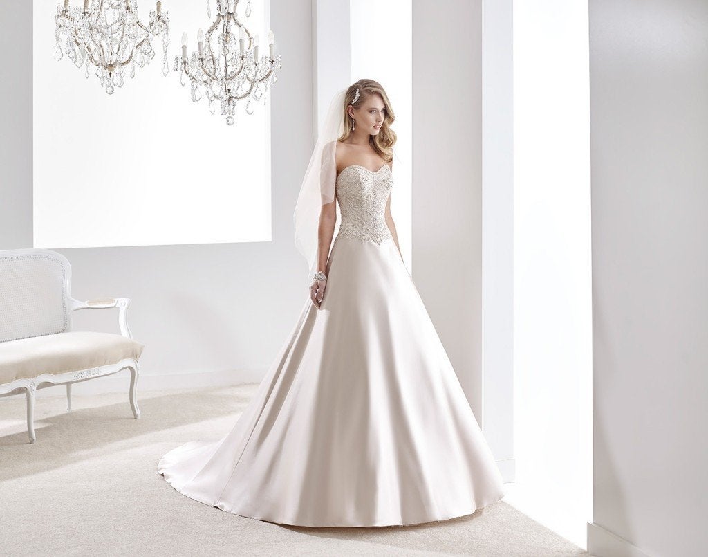Wedding dress/trouwjurk/trouwkleed/Robe de mariage Jolies, Enlèvement ou Envoi, Comme neuf, Blanc, Robe de mariée