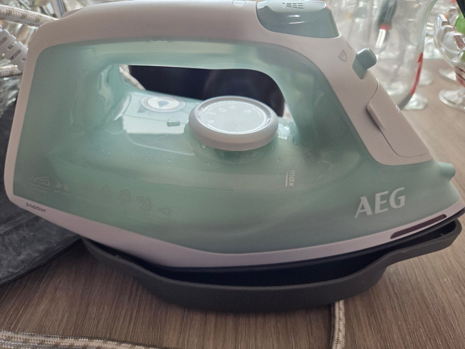 AEG Easyline Stoomstrijkijzer DB1740LG (2400W) - SoftGlide Z, Enlèvement ou Envoi, Comme neuf, Fer à repasser avec cordon