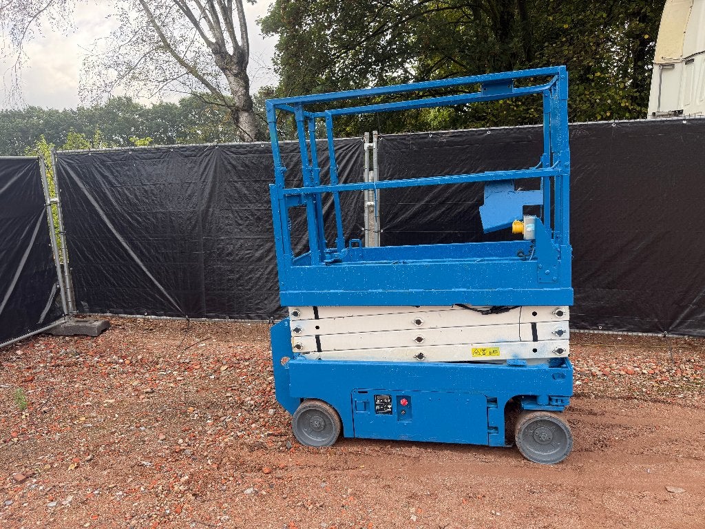 Genie GS-1932 Schaarlift 8m, Zakelijke goederen, Machines en Bouw | Liften, Steigers en Ladders, Ophalen