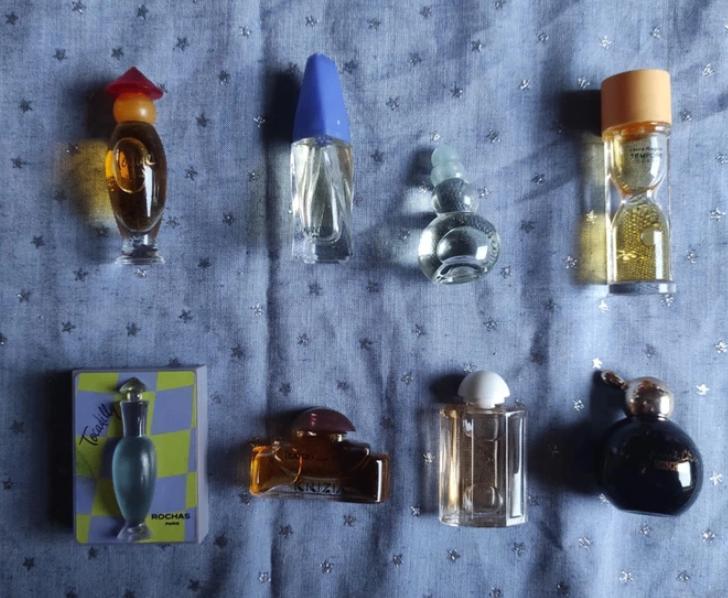 Vintage 8 mini parfum eau de toilette cologne Moschino, Verzamelen, Parfumverzamelingen, Gebruikt, Miniatuur, Ophalen