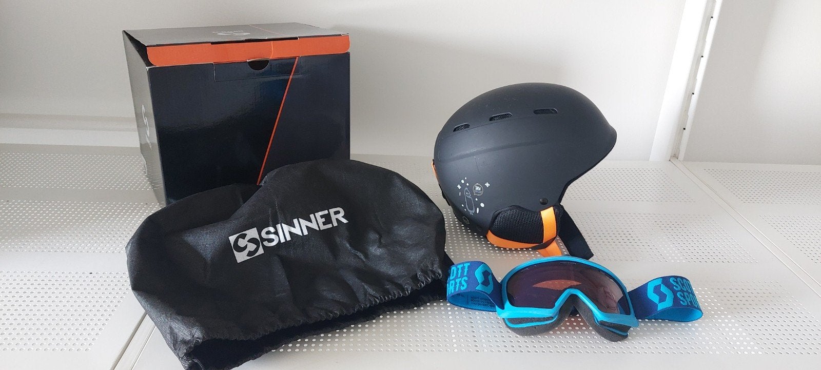 Zwarte Skihelm van Sinner voor Kids Maat S, 55 - 56 cm, Kinderen en Baby's, Kinderkleding | Overige, Ophalen, Gebruikt, Sinner