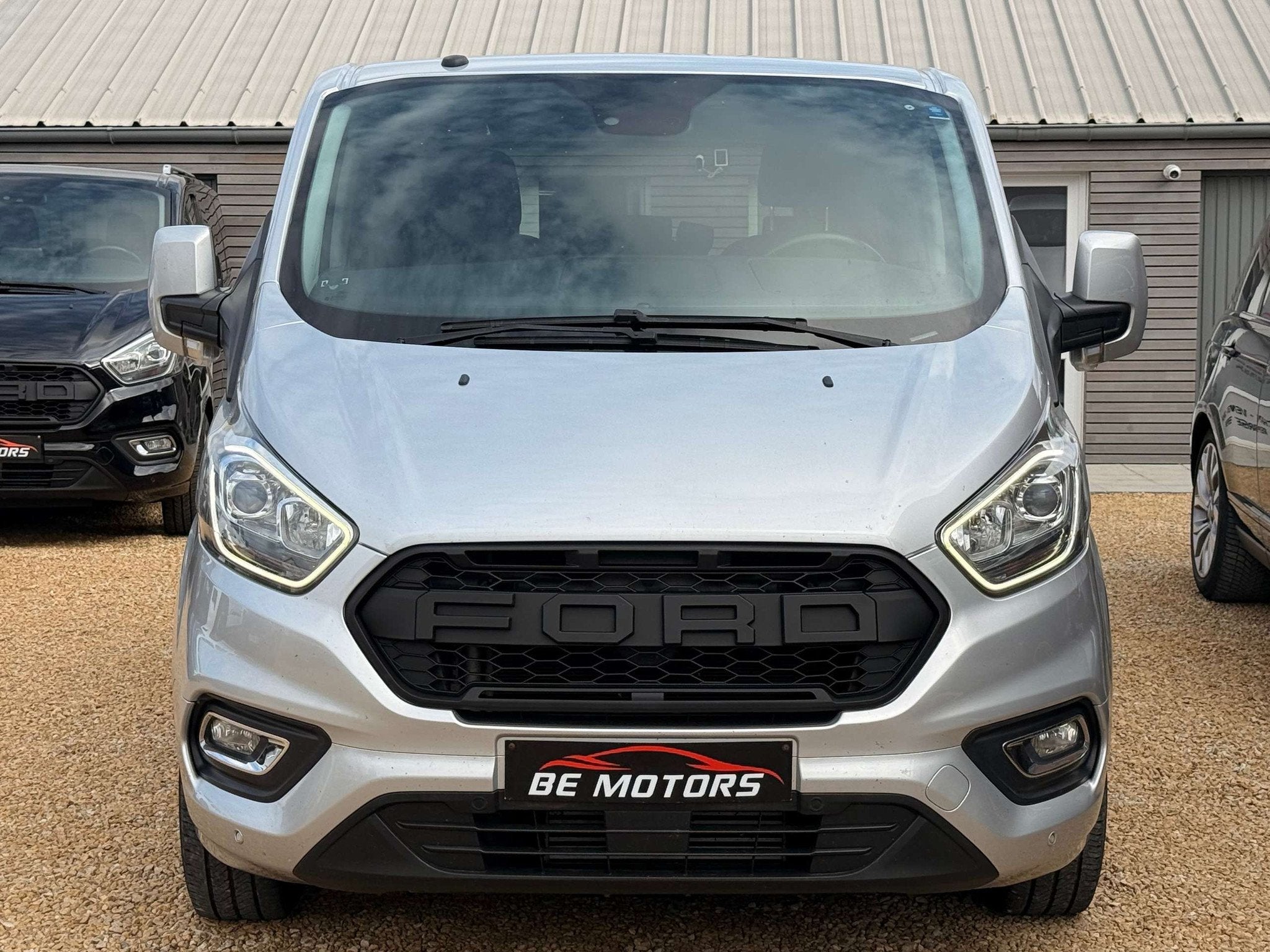 Ford Tourneo Custom 2.0 TDCI 131 CV 8PLACES ATT.REM DOUBLE P, Auto's, Ford, Voorwielaandrijving, Stof, Gebruikt, 5 deurs