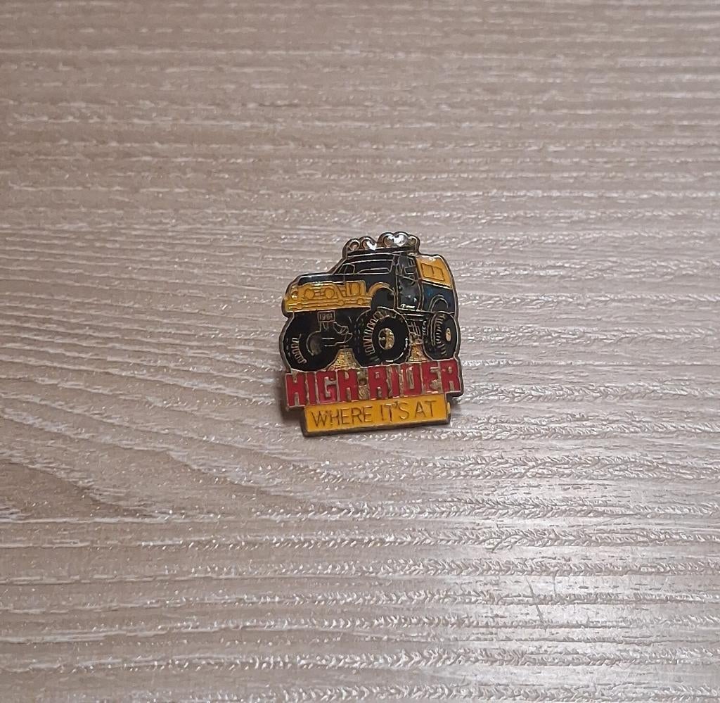 PIN - HIGH RIDER - MONSTER TRUCK - MONSTERTRUCK, Envoi, Utilisé, Sport, Insigne ou Pin's