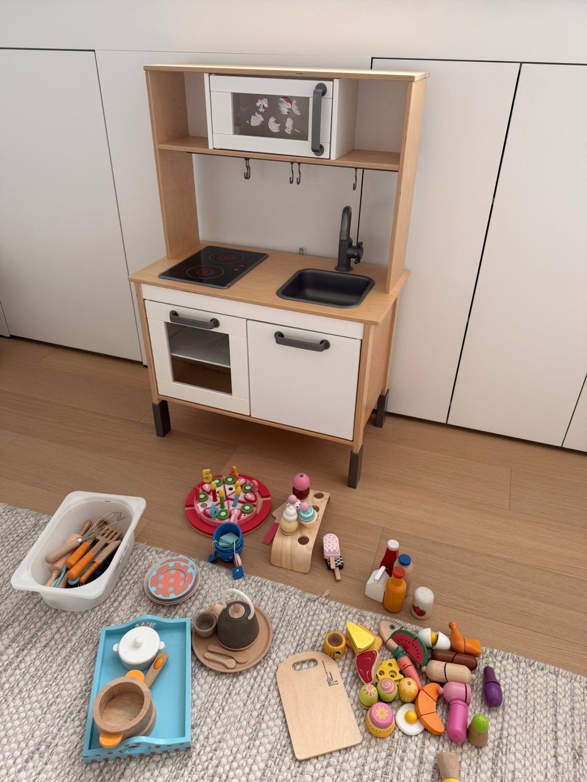 Ikea duktig keukentje incl speelgoed plan toys, little dutch, Enfants & Bébés, Jouets | Jouer aux cuisines, Enlèvement, Comme neuf