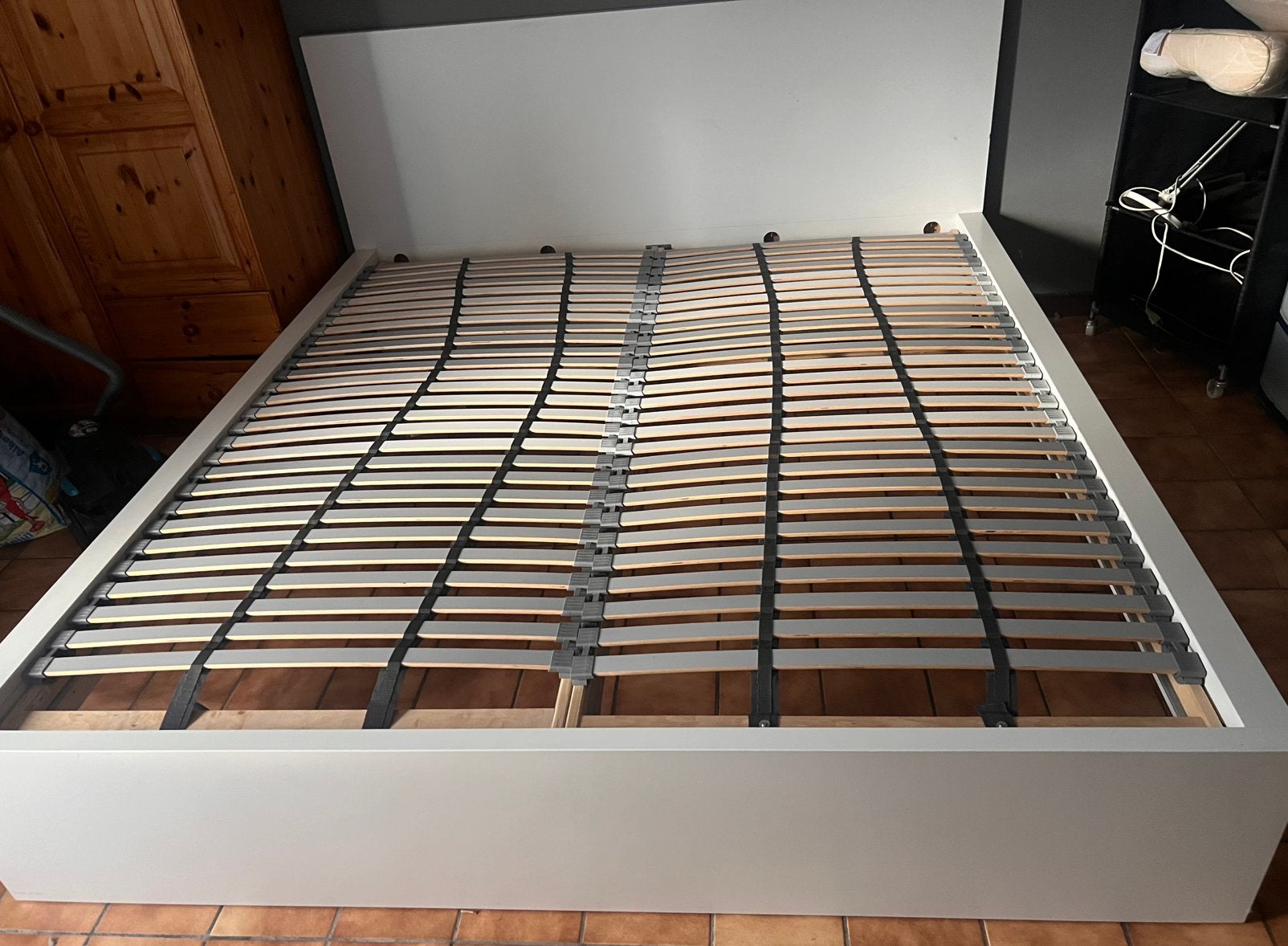 Ikea malm bed 180x200cm + 2 lattenbodems, Ophalen, Gebruikt