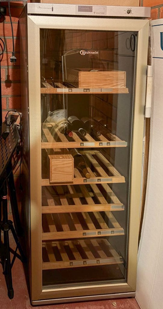 Wijnkoeler Bauknecht met glazen deur en houten leggers, 160 cm ou plus, Enlèvement, 60 cm ou plus, Sans bac à congélation
