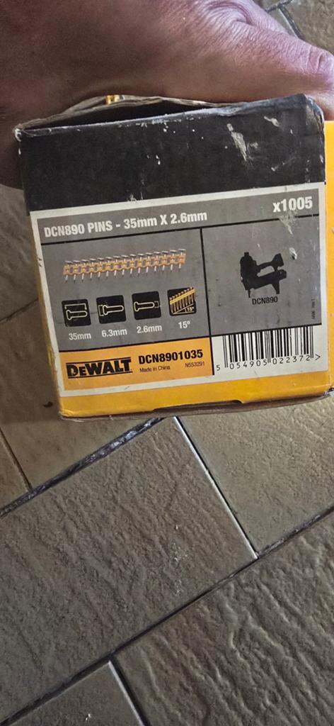 Boîte de clous neuf DeWalt
DEWALT DCN8901035, Bricolage & Construction, Quincaillerie & Fixations, Enlèvement, Clous