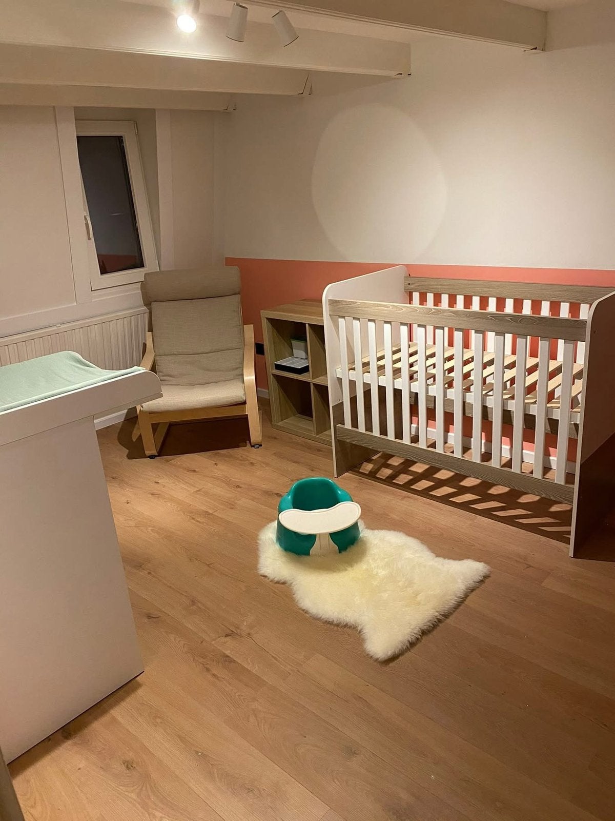 Kinderkamer met bed en commode, Ophalen, Gebruikt