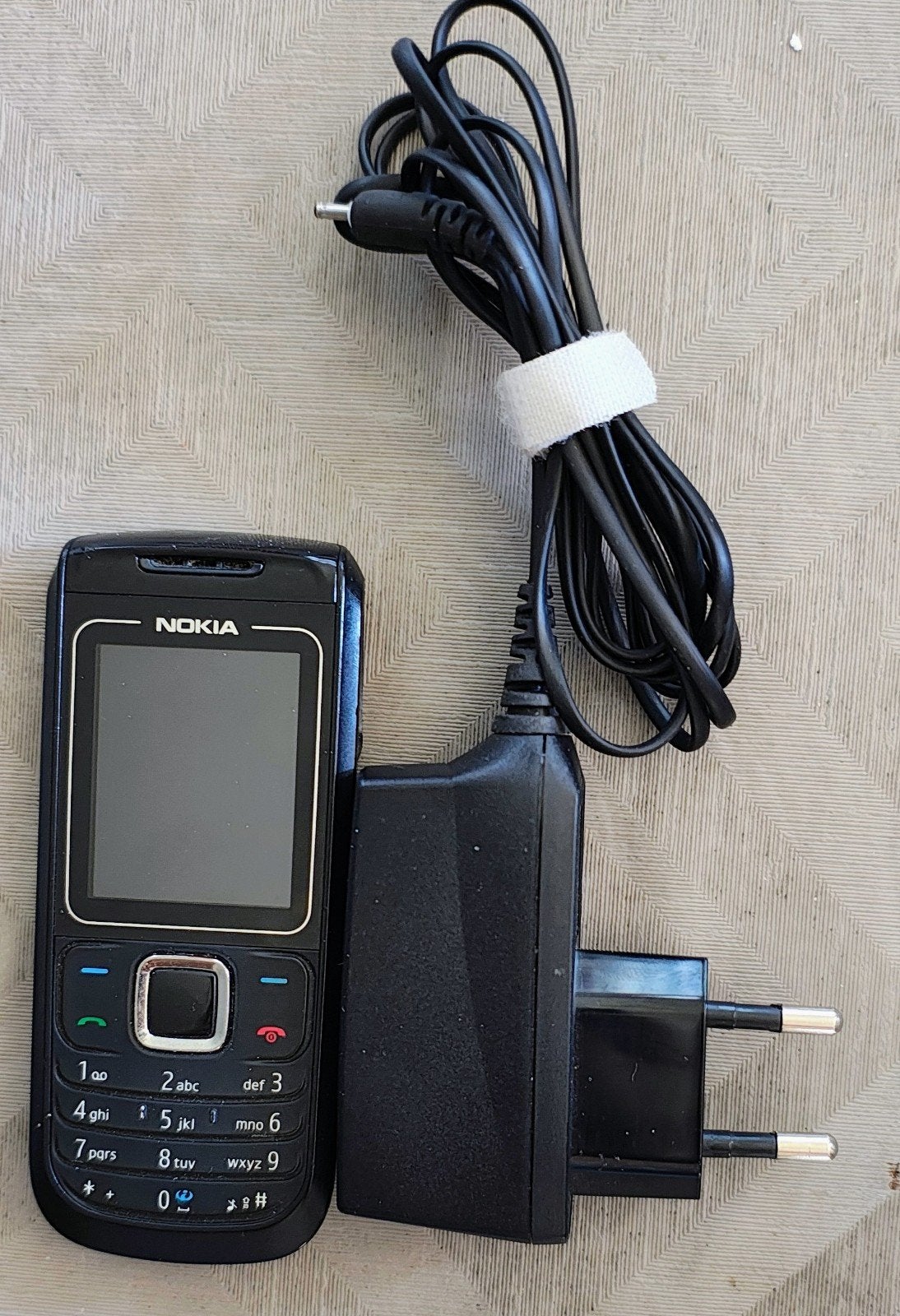 Nokia 1680 classic qui ne fonctionne pas - Chargeur d'origin, Télécoms, Téléphonie mobile | Nokia, Enlèvement ou Envoi, Noir
