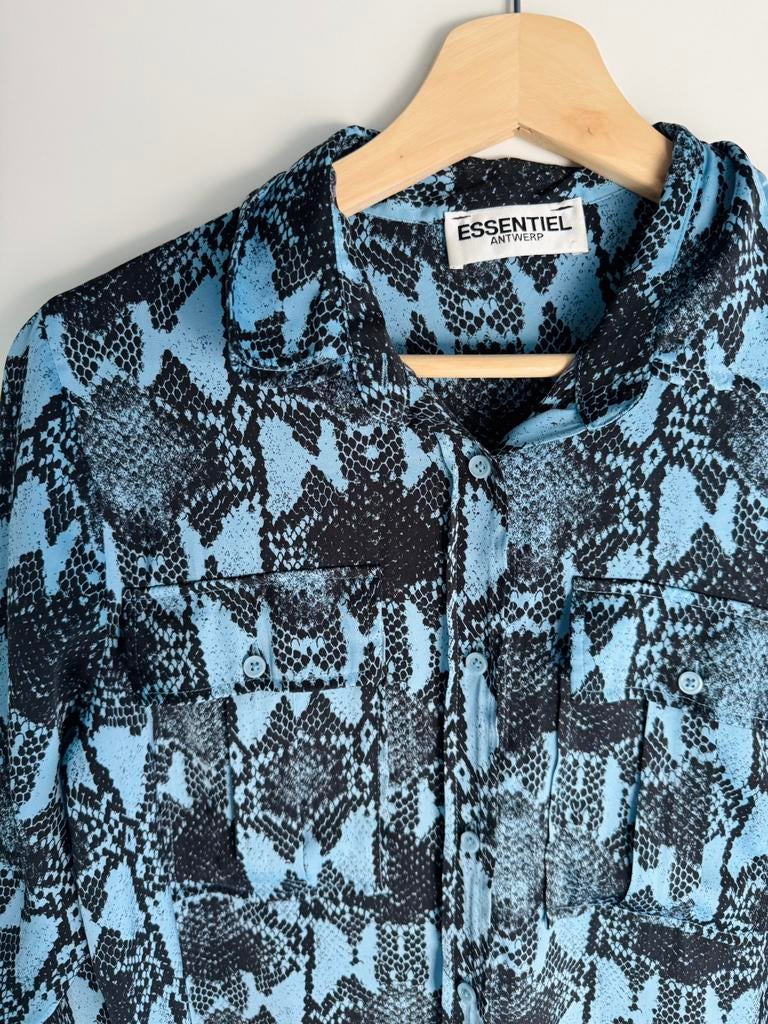 Blauwe blouse slangenprint Essentiel Antwerp, Enlèvement ou Envoi, Comme neuf, Taille 34 (XS) ou plus petite