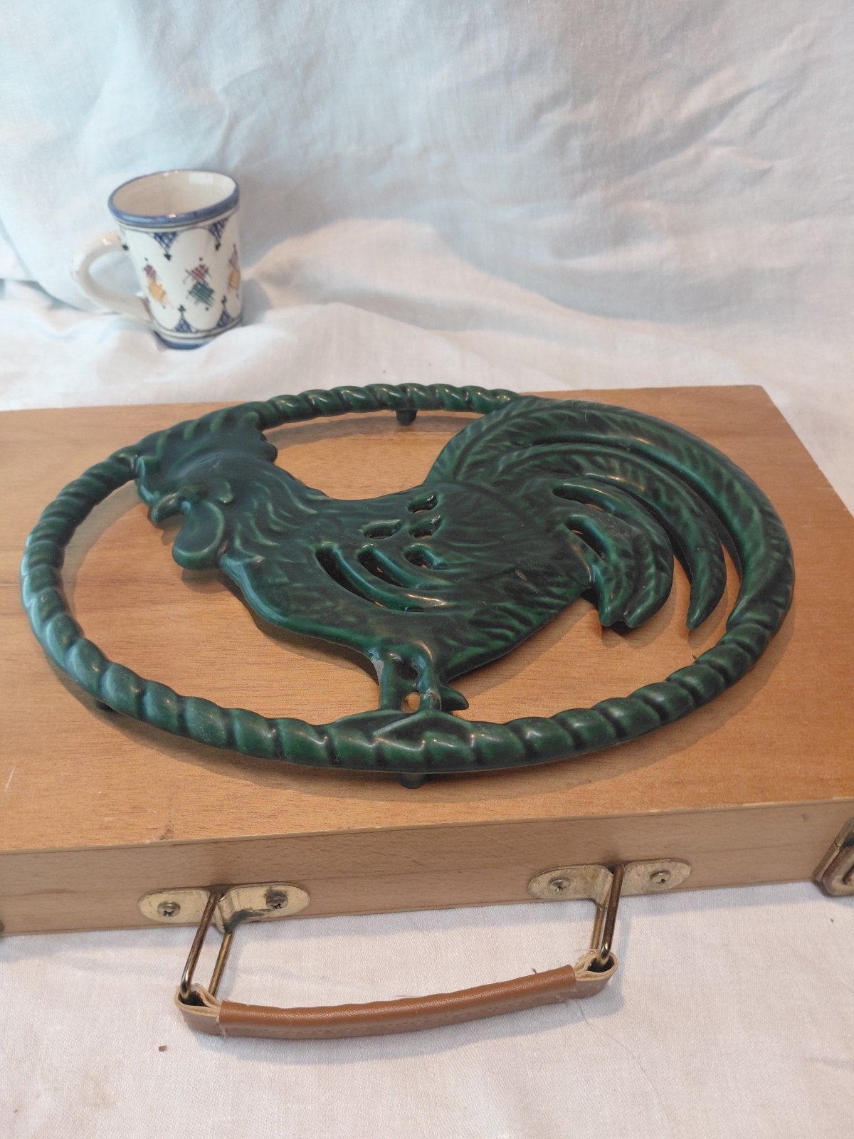 Dessous-de-plat vintage en fonte émaillée – Coq vert, Enlèvement ou Envoi, Dessous de plat, Comme neuf, Vert