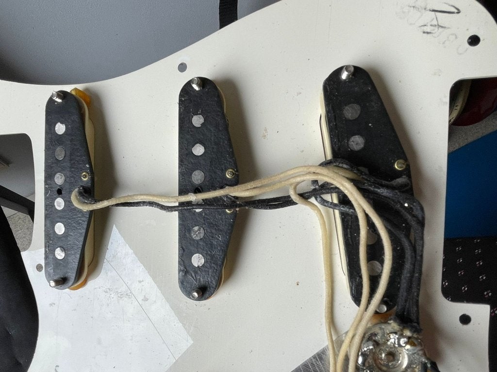 Pickguard FENDER Stratocaster entièrement chargé, Enlèvement ou Envoi, Comme neuf, Guitare électrique
