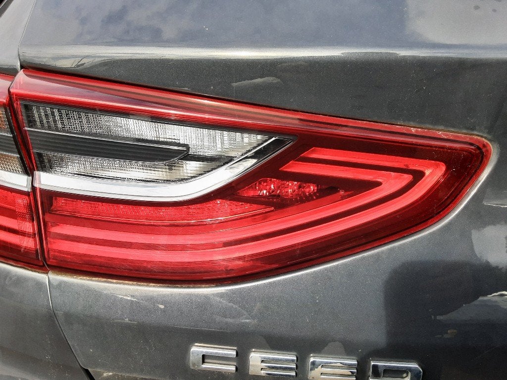 PANNEAU ARRIÈRE GAUCHE AVEC LAMPE Kia Ceed (CDB5 / CDBB), Kia, Info@kia.de, Utilisé, Theodor-Heuss-Allee 11
60486  Frankfurt am Main, DE