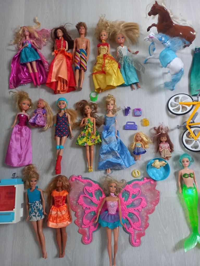 Verschillende barbies, Kinderen en Baby's, Speelgoed | Poppen, Ophalen, Gebruikt