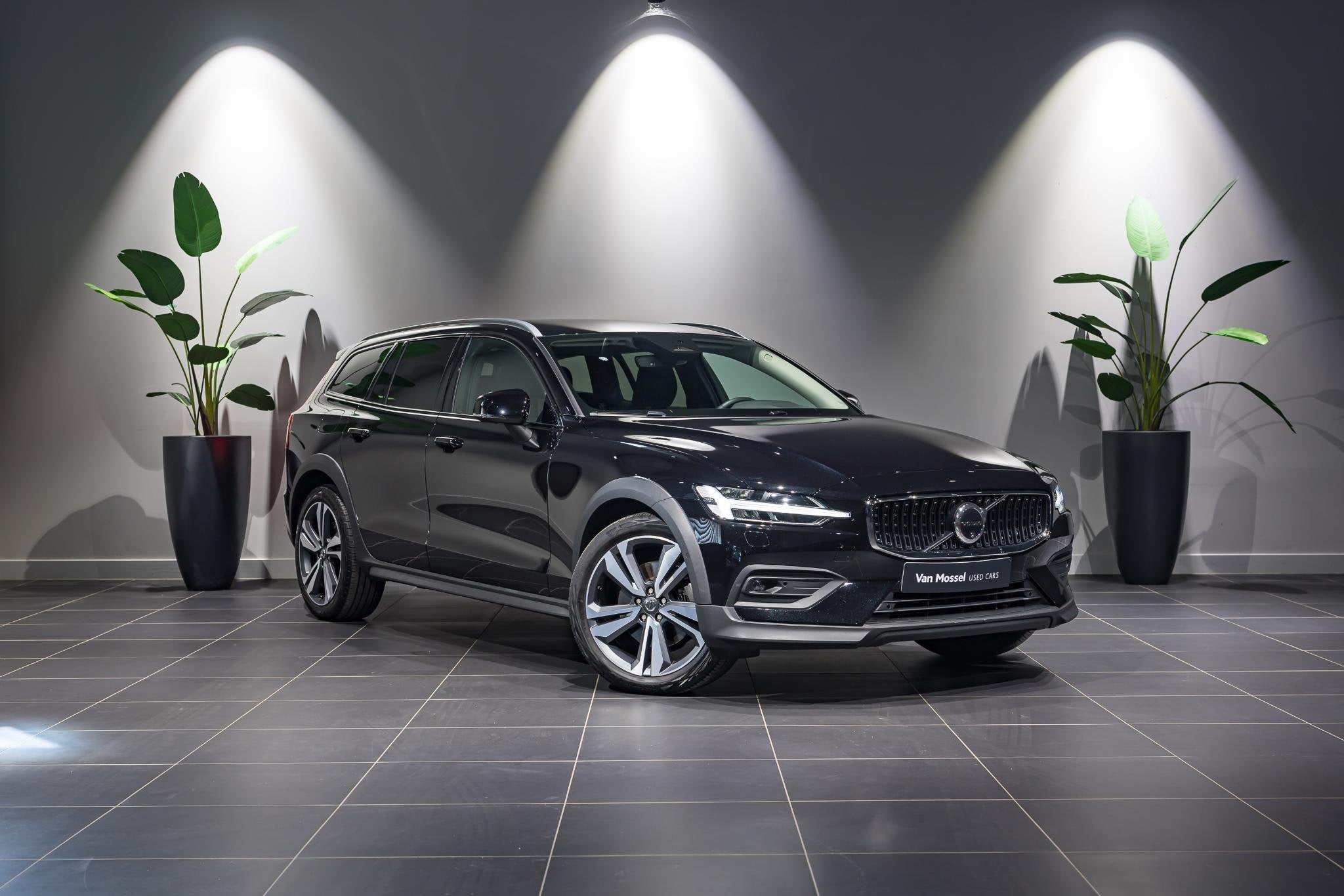 Volvo V60 Cross Country B4 D AWD Geartronic Pro, Autos, Volvo, Entreprise, 2000 kg, Entretenue par le concessionnaire, 1924 kg