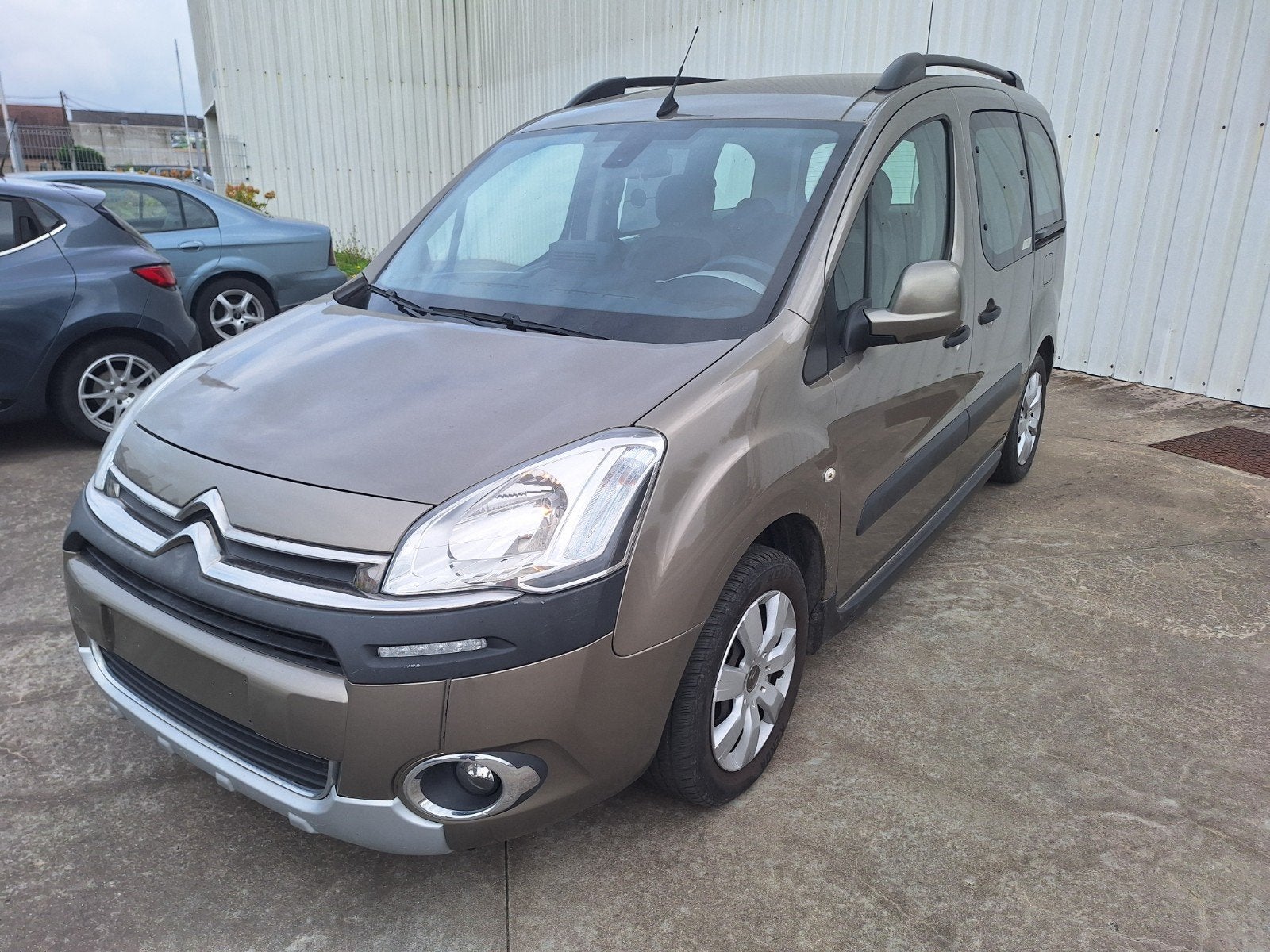 CITROËN BERLINGO 2015 1,6 DIESEL181000 KM, Berlingo, 5 deurs, Particulier, Parkeersensor